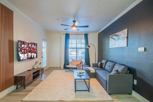 Cozy 1BD KingBed With Pool Hot Tub Gym Parking — 4-Star Luxury Hotel in Glendale, United States