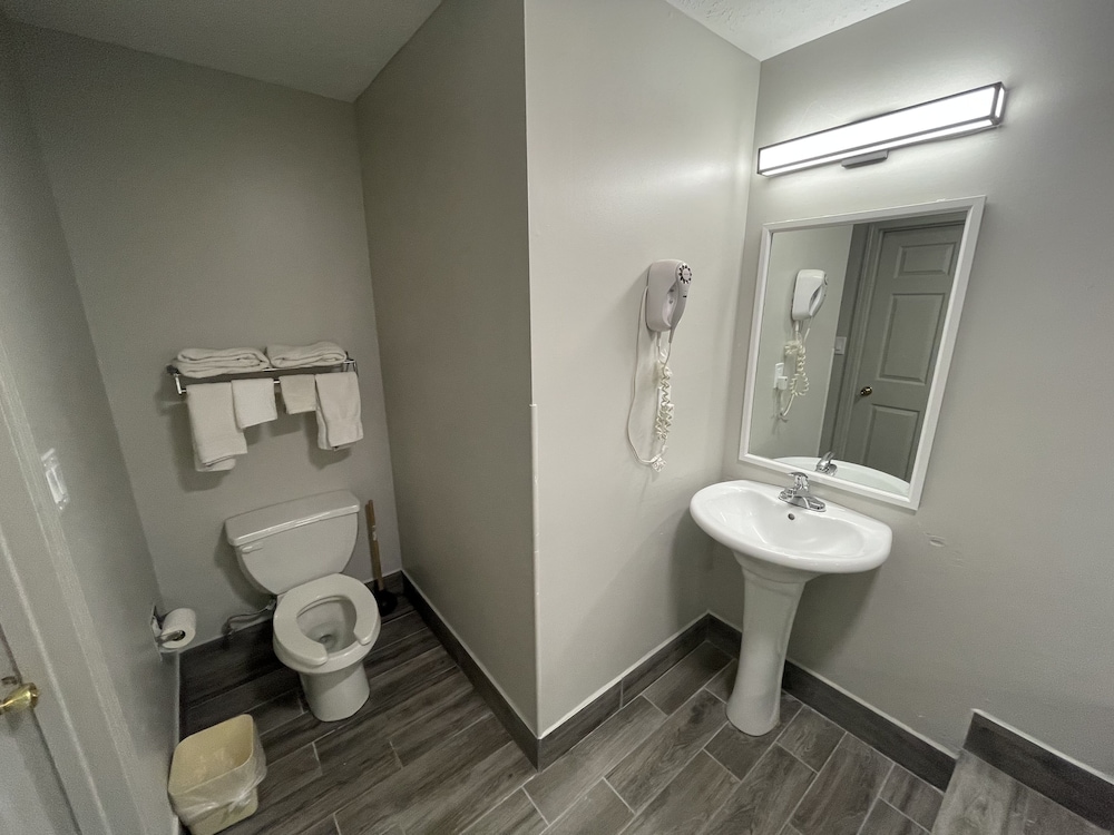Embassy Inn - photo 20