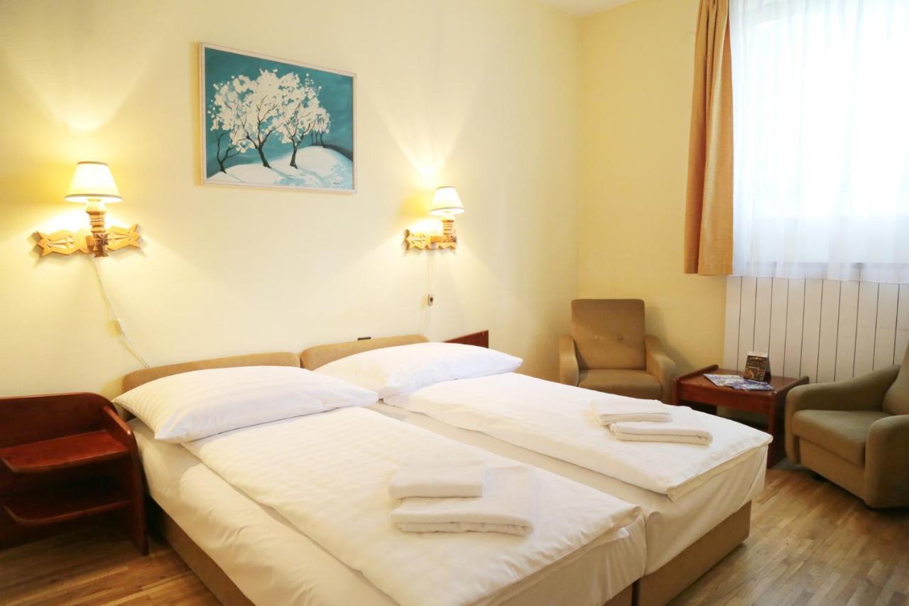 Komplex Hotel Bara Guest House — hotel in Budapest