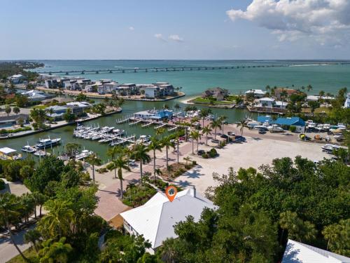 Grandma Dot's House Marina Villa with Pool and Bikes — 4-Star Luxury Hotel in Sanibel, United States