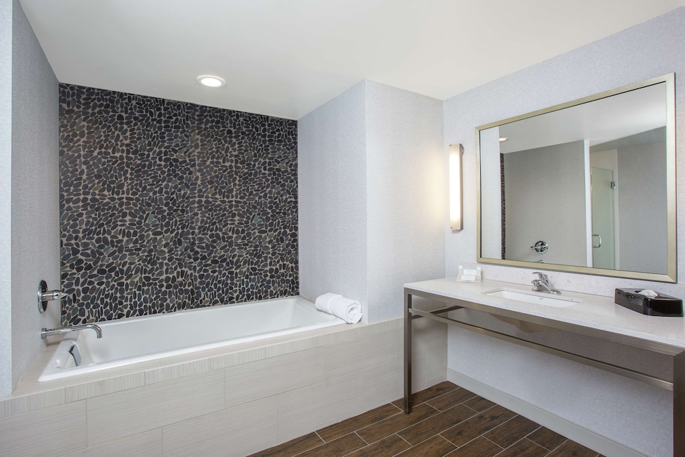 Hilton Garden Inn Olympia - photo 17