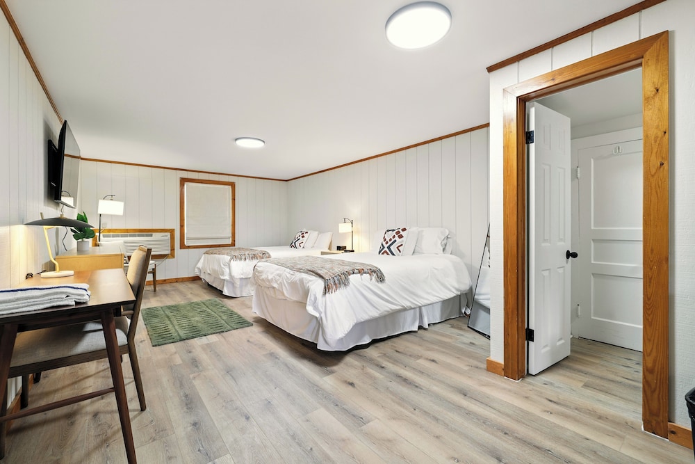 Hillside Motel LLC - photo 83