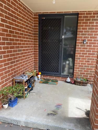 Private room with ensuite and parking close to Wollongong CBD in Wollongong, Australia