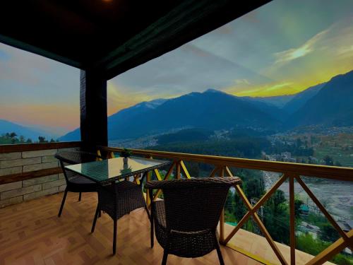The Kartik Villa Manali A Beautiful Cottage in the Clouds towards Snow Capped Mountains — 4-Star Luxury Hotel in Manali, India
