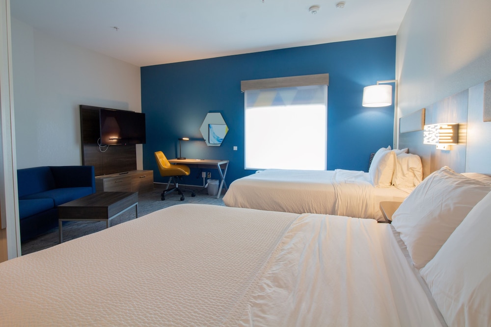 Holiday Inn Express Leland Wilmington Area by IHG - photo 9