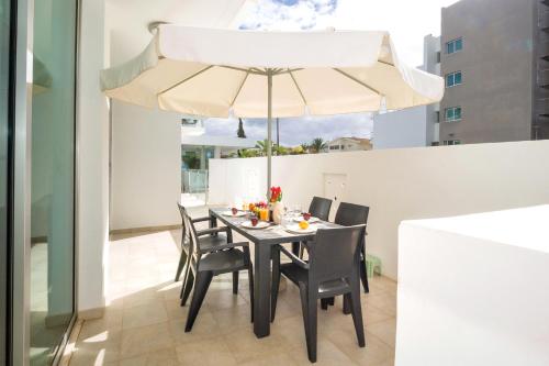 Calypso Coralli Beachfront Apartment