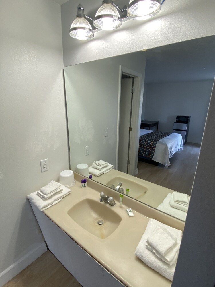 Mcdermitt Hotel - photo 19