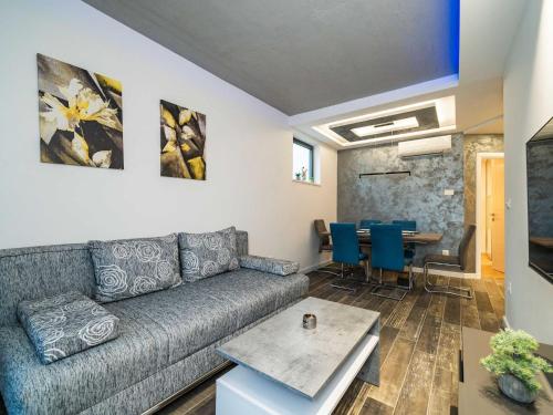 Apartments Villa Arcadia Two bedroom apartment with Terrace and Sea View — 4-Star Luxury Hotel in Dubrovnik, Croatia