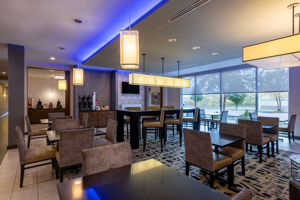 La Quinta Inn & Suites by Wyndham Morgantown - photo 65