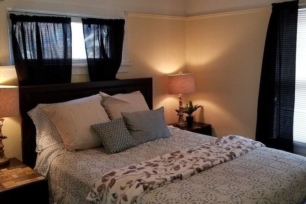 Modern Smarthouse Dual Fuel Range — Klamath Falls