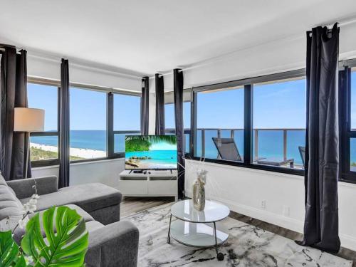 Full ocean view Huge private terrace 1002 — 4-Star Luxury Hotel in Miami Beach, United States