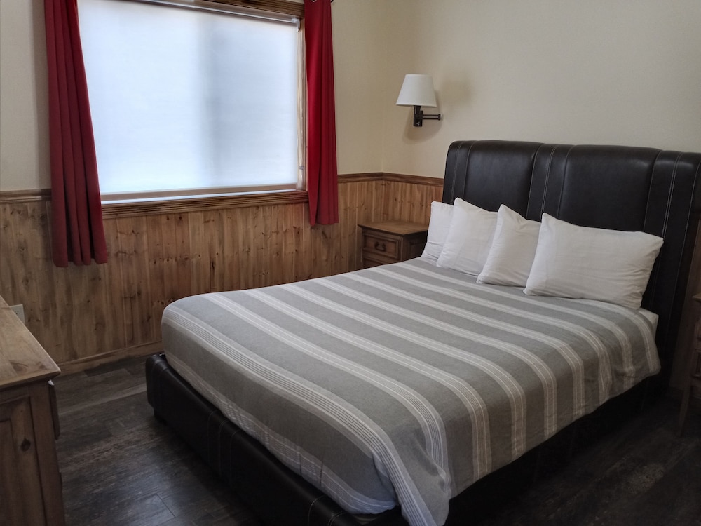 Yellowstone Riverside Cottages - photo 32