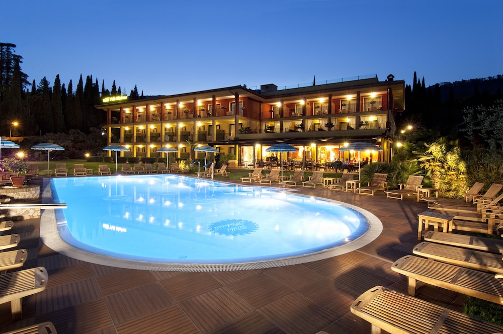 Villa Madrina Lovely and Dynamic Hotel — 4-Star Luxury Hotel in Garda, Italy