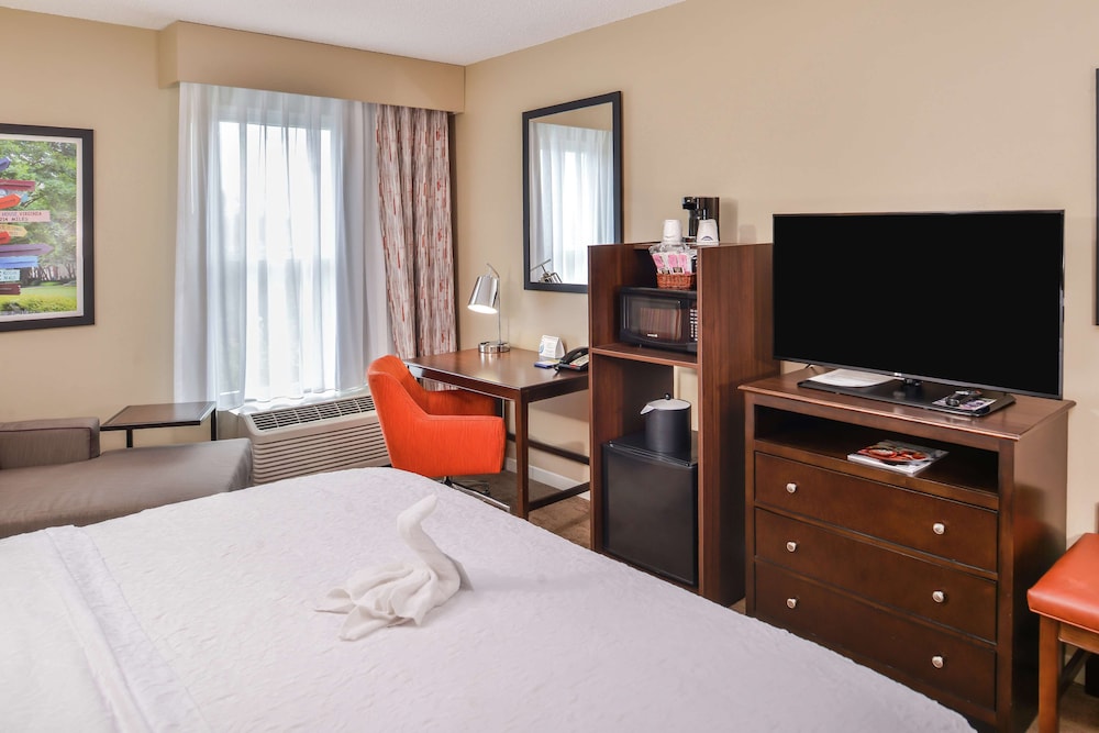 Hampton Inn & Suites Charlotte Arrowood Rd. - photo 17