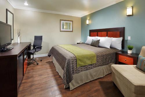 American Inn - carbon neutral hotel in Downey