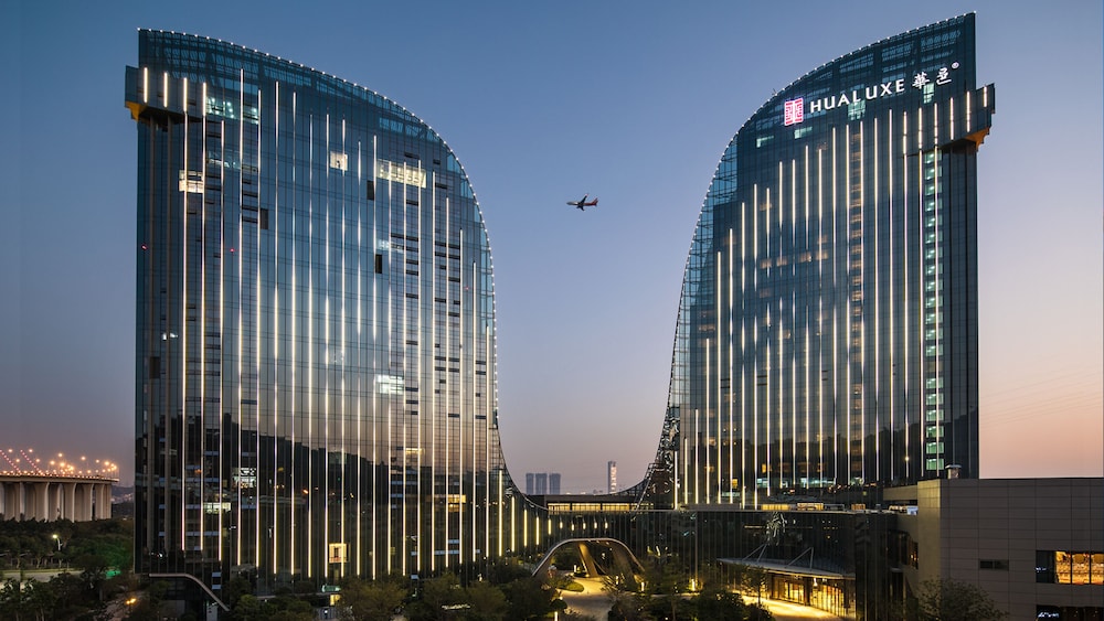 Hualuxe Xiamen Haicang Harbour View By Ihg — 5-Star Luxury Hotel in Xiamen, People's Republic of China