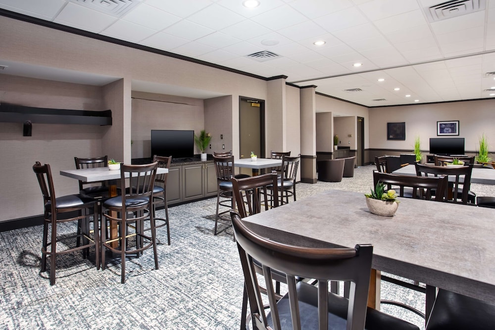 DoubleTree by Hilton Lansing - photo 35