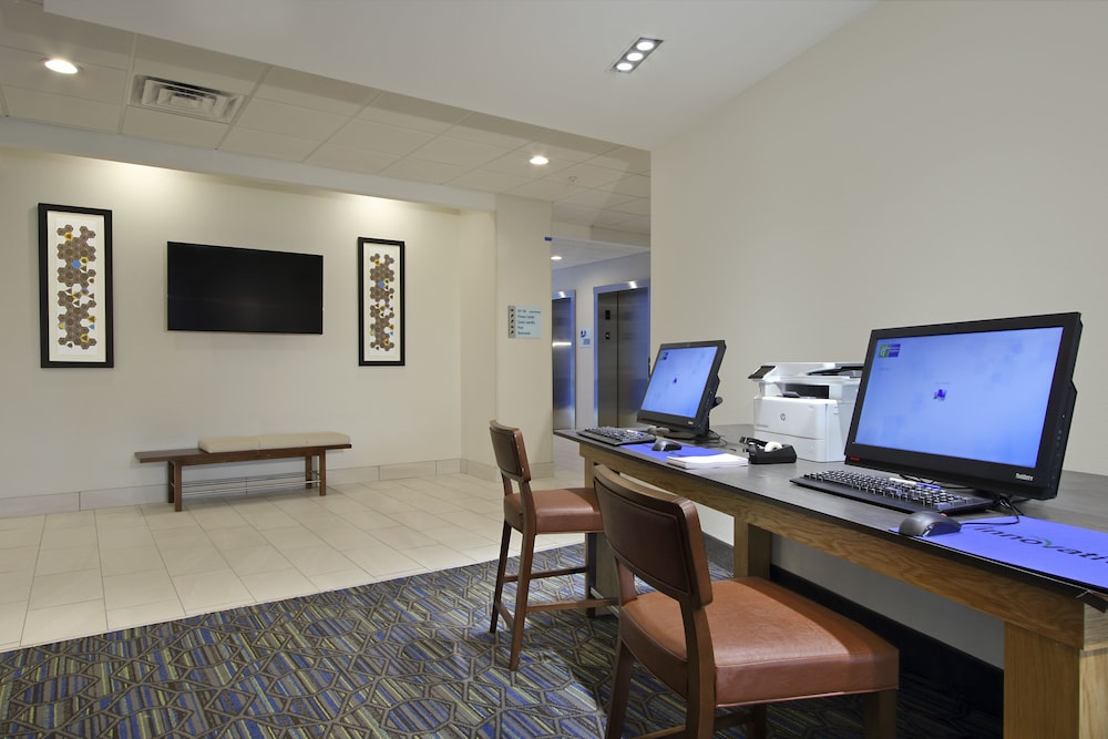 Holiday Inn Express & Suites Columbus North by IHG - photo 21