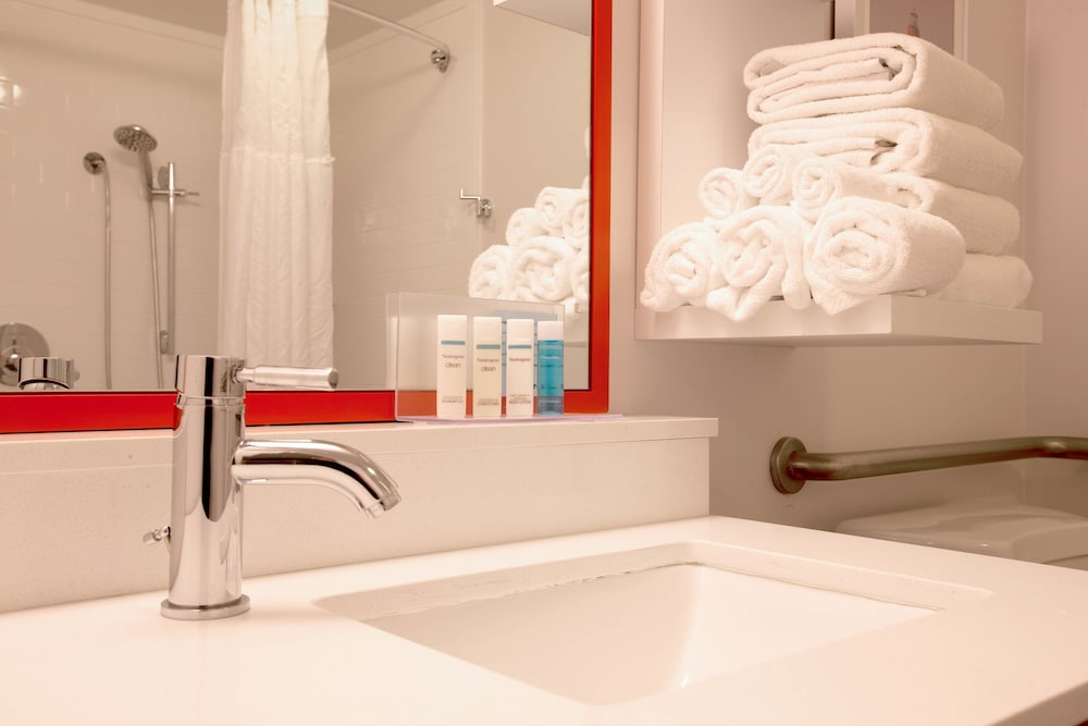 Hampton Inn Pennsville - photo 25