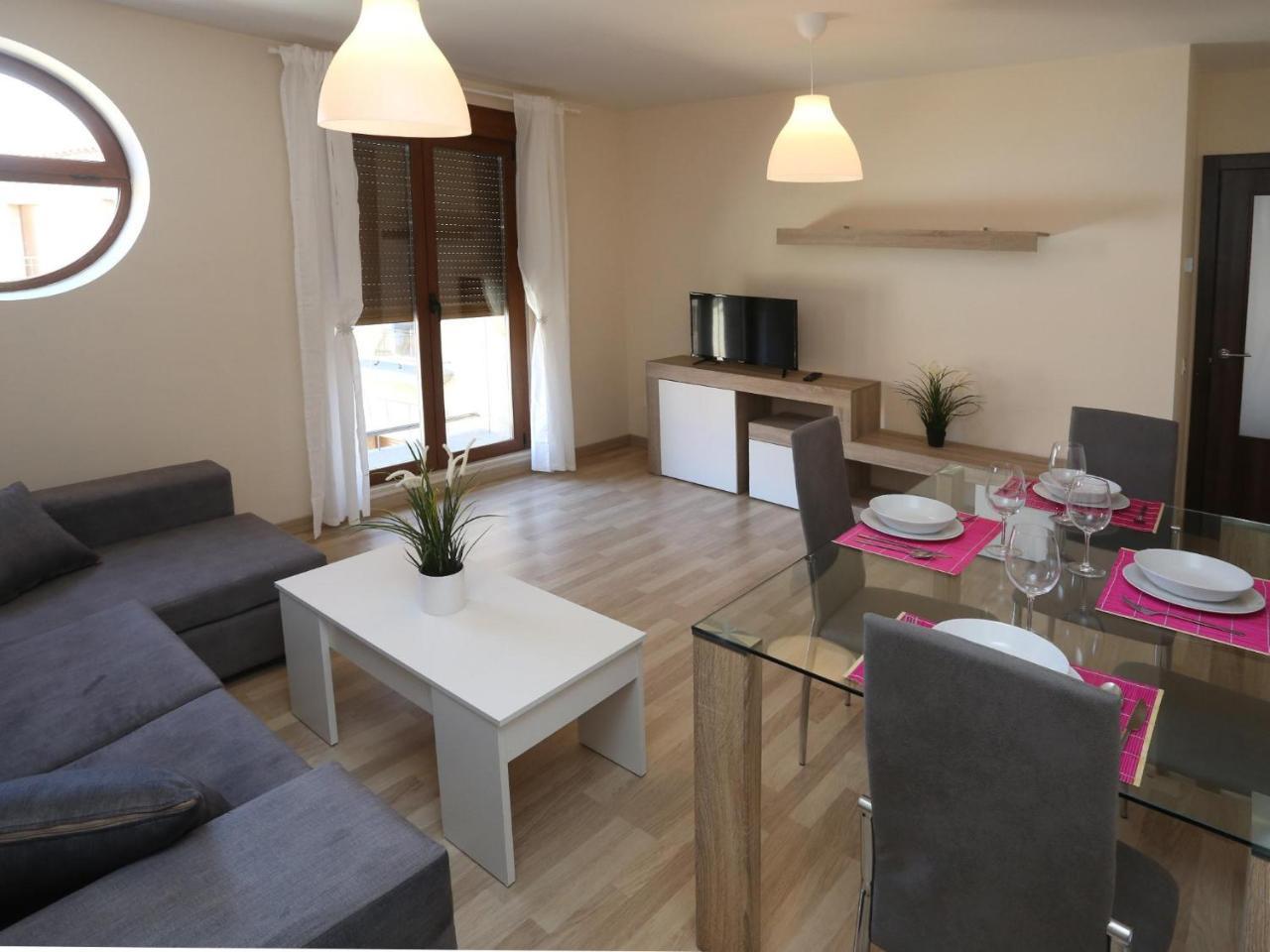 Apartamento turisticos Puente Romano P3 1 B — 4-Star Luxury Hotel in Salamanca, Spain
