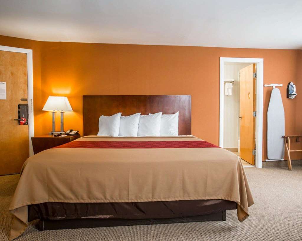 Econo Lodge Lake Region - photo 7