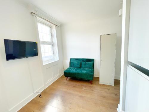 1 Bedroom City Gem Prime Location. — Woolwich — photo 4