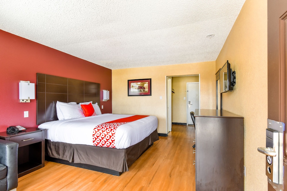 OYO Hotel Tyler Northwest Mineola Hwy - photo 17