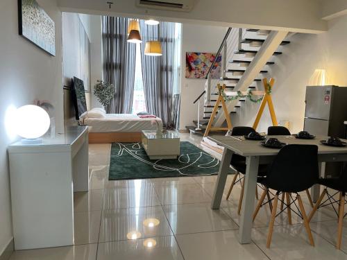 Airy King bed Decohome — 4-Star Luxury Hotel in Kuala Lumpur, Malaysia