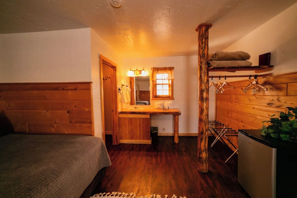 Chinook Winds Motel - photo 23