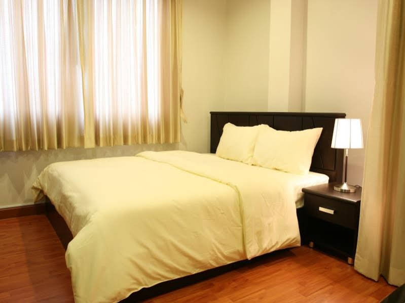 B8 Rooms Hotel