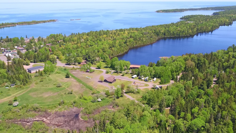 Lake Fanny Hooe Resort 2 Bed With Balcony #12 1 Bedroom Hotel Room by RedAwning - photo 12