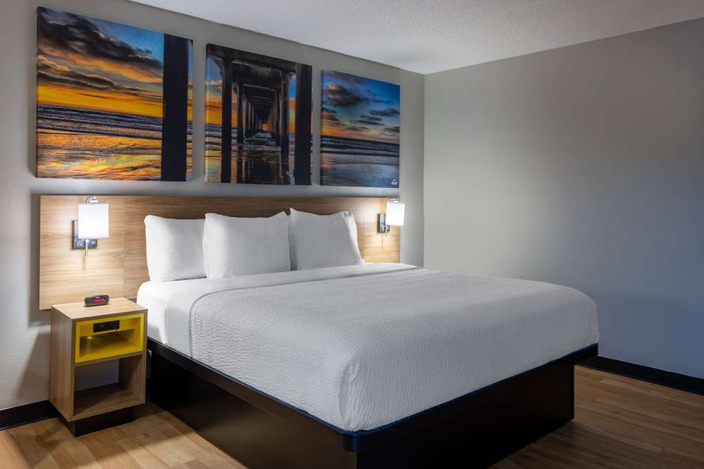 Days Inn by Wyndham Pleasant Prairie Kenosha - photo 33