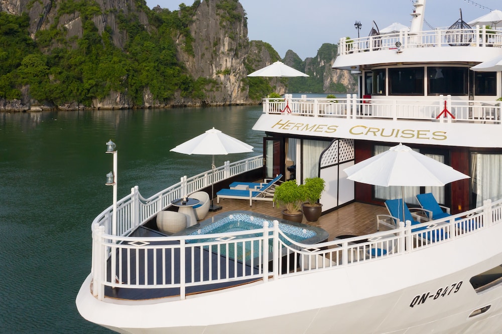 Hermes Cruises — 5-Star Luxury Hotel in Ha Long, Vietnam