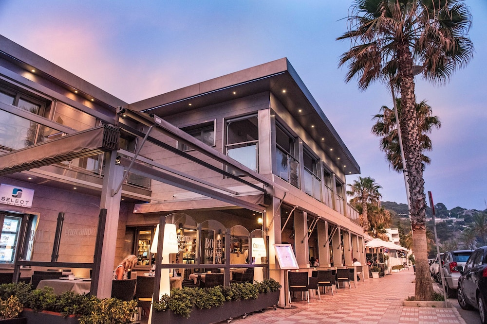 La Caleta Bay Boutique Aparhotel