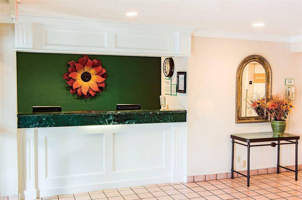 Motel 6 Maryland Heights MO - photo 4