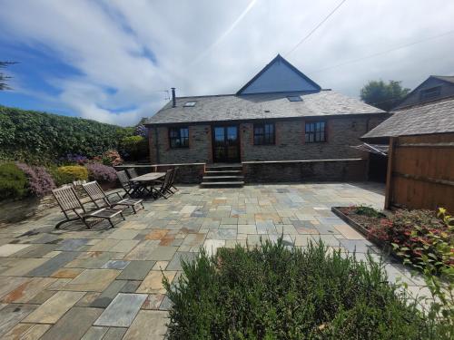 Long Linhay - carbon neutral hotel in Unknown City