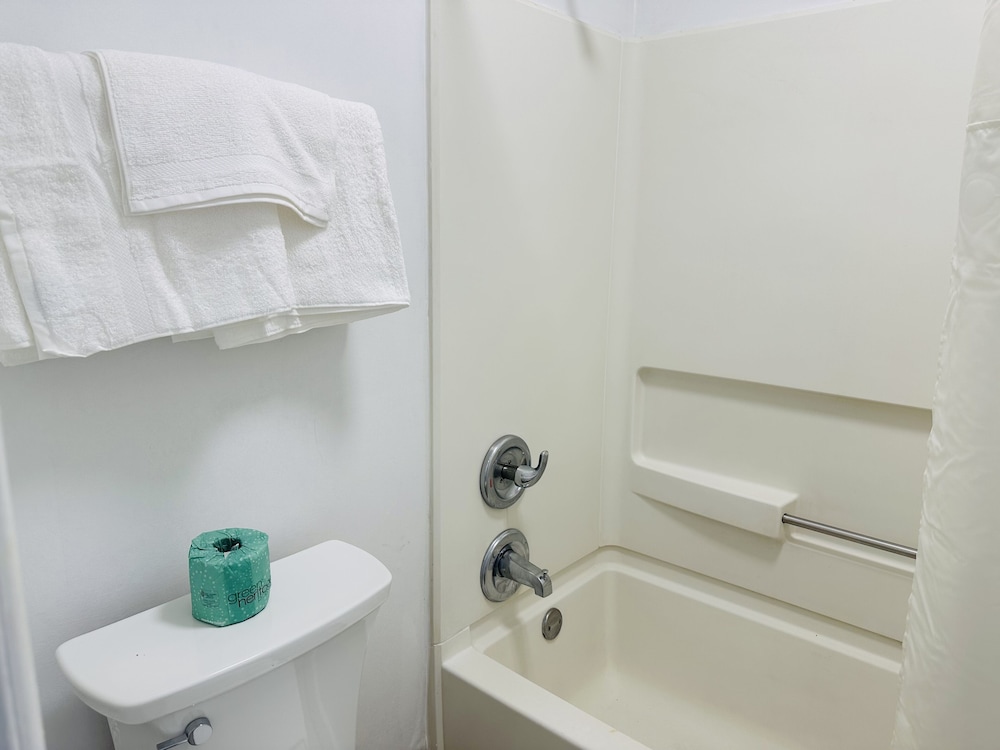 Astoria North Extended Stay - photo 18