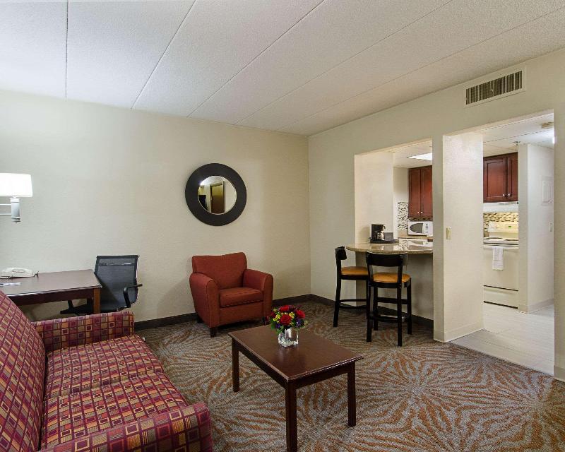 Quality Inn & Suites - photo 20