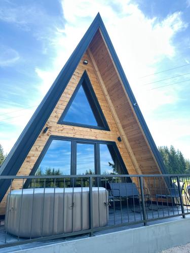 Pine Forrest Uskoci - carbon neutral hotel in Zabljak