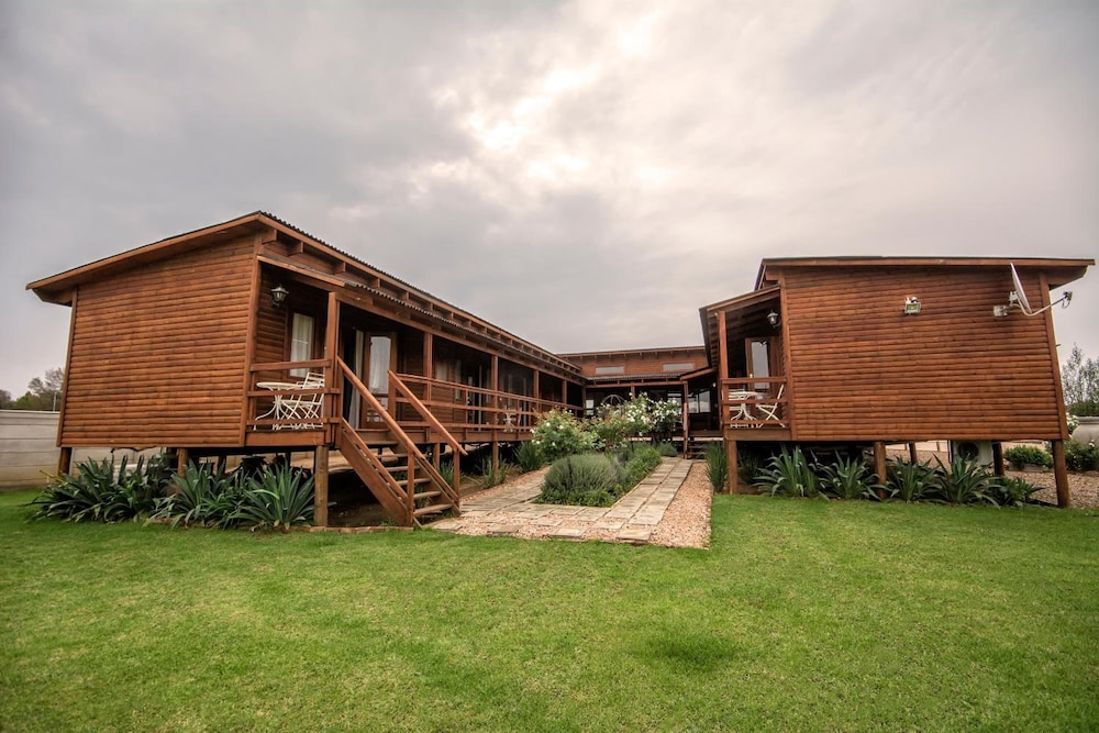 Sevens Guesthouse — 4-Star Luxury Hotel in Kroonstad, South Africa