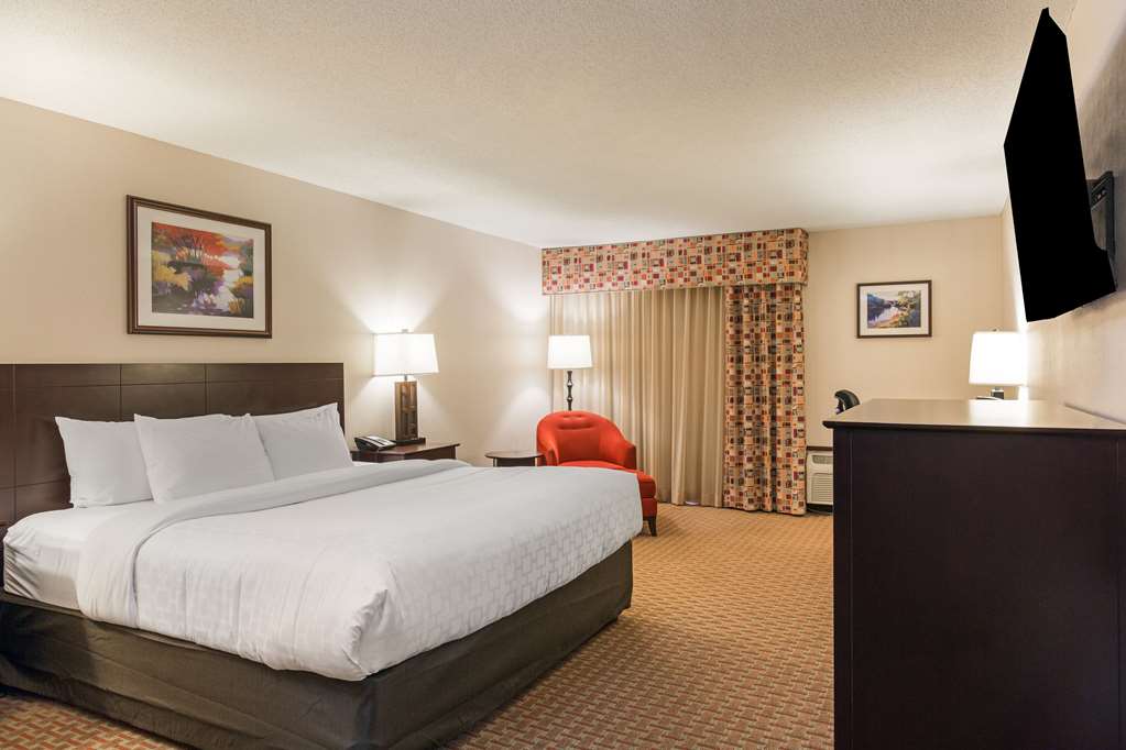 Clarion Hotel Convention Center - photo 24