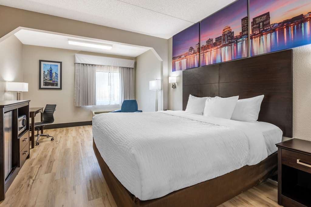 Clarion Pointe Louisville East - photo 22