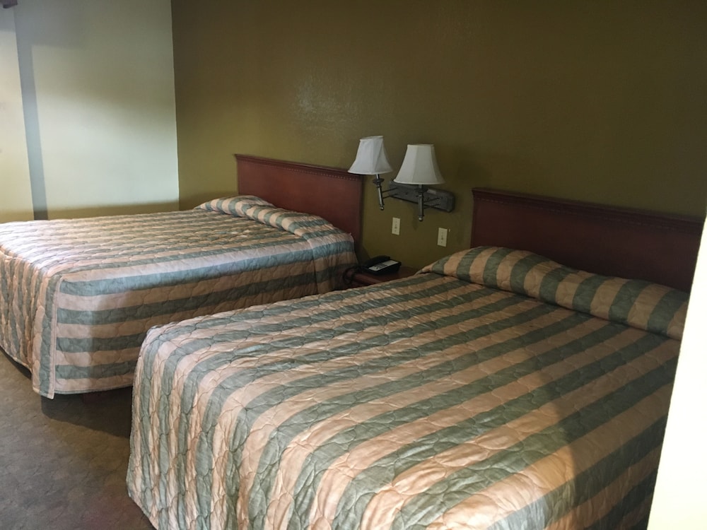 Bellflower Travel Inn - photo 7