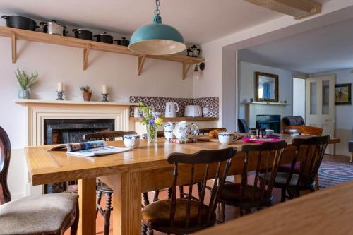 Two Sides Cottage — 4-Star Luxury Hotel in Lymington, United Kingdom