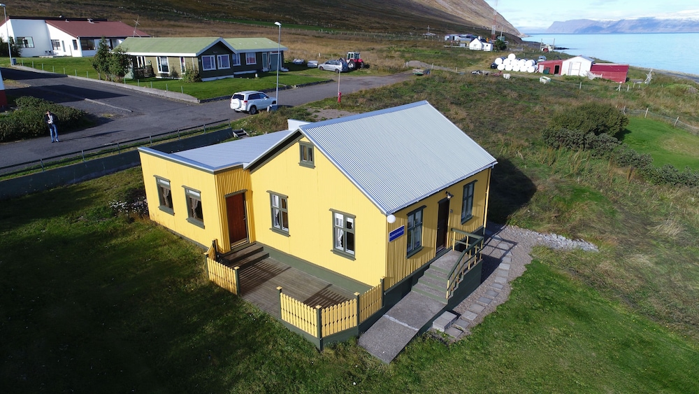 Blómsturvellir Holiday Home