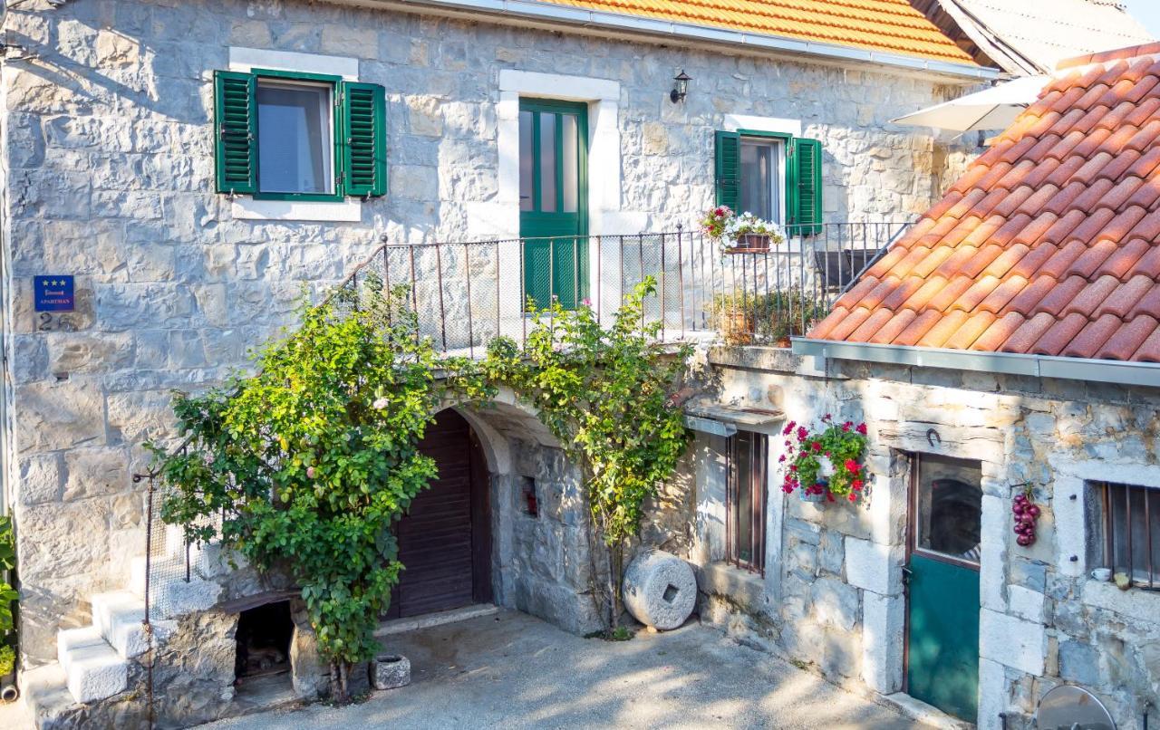 Apartmani Rebac in Omis, Croatia