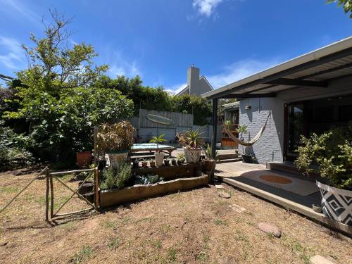 Pool 3 Bedroom House with En suite and King Size beds