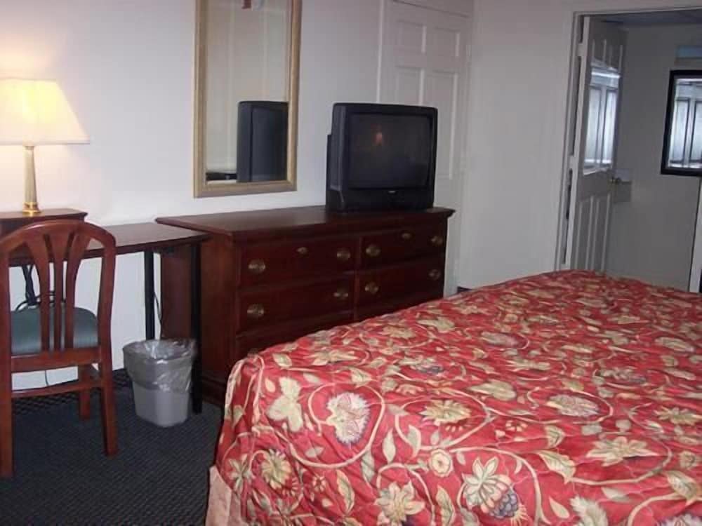 Red Carpet Inn Terre Haute - photo 13