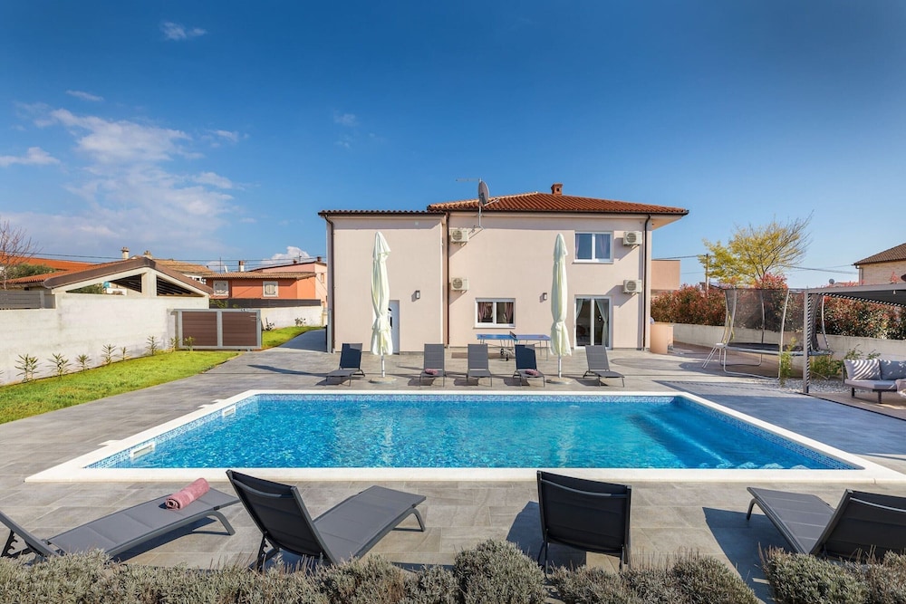 Villa Berg II by Istrialux — 4-Star Luxury Hotel in Valbandon, Croatia