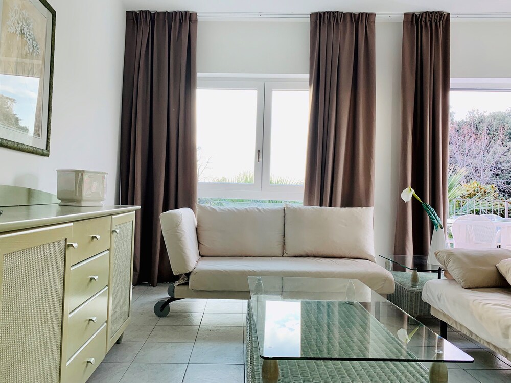 Front Lake Apartments Bardolino — 4-Star Luxury Hotel in Bardolino, Italy